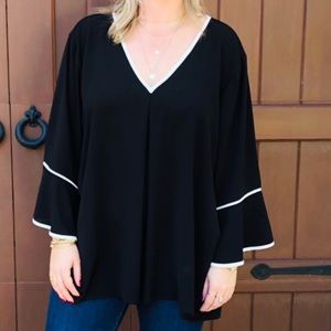 SPENSE black flowy long sleeve tunic w/ white trim